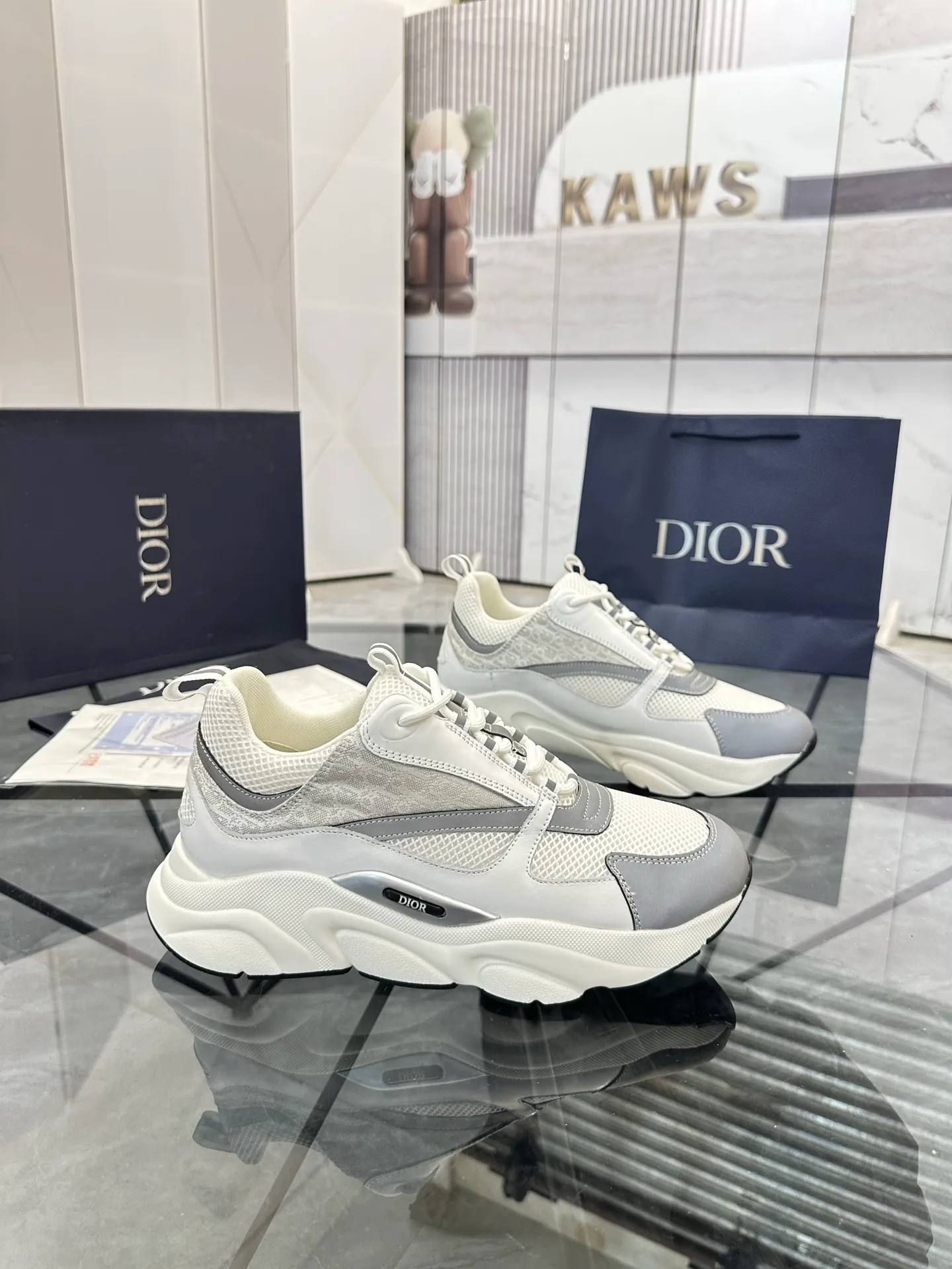 Men's shoes: 💰P460¥ Ready in Guangzhou, fully packaged Product trademark: Dior* "Dior*" low-top casual shoes Regular size: 38-46 (can be customized to 47) B22 Product materials: imported cowhide leather upper spliced ​​with original fabric, breathable lining, original outsole. Number: 920